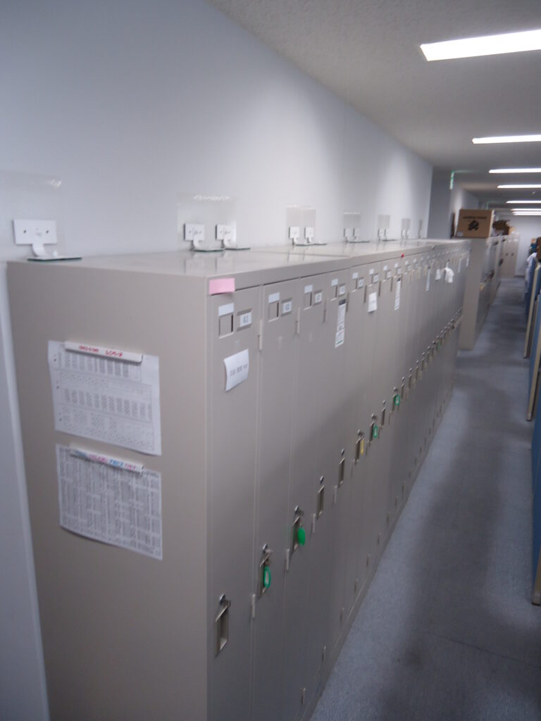 secured the row of lockers with Pro7 KPS5-1
