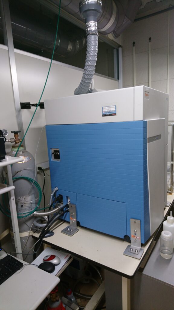 secured mass spectrometer with Pro7 PSD metal fittings